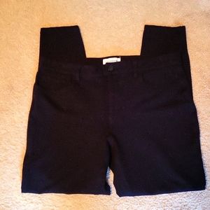 Liz Claiborne Classic  Size 12. Black Skinny legs.               B2